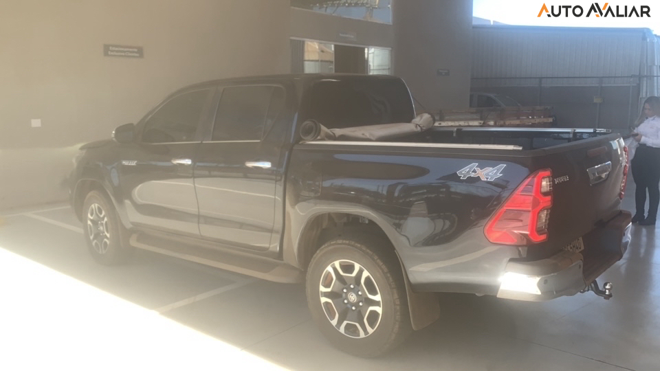 TOYOTA HILUX 2.8 D-4D TURBO DIESEL CD SRX 4X4 AUTOMÁTICO