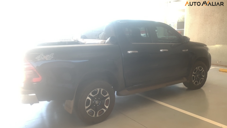TOYOTA HILUX 2.8 D-4D TURBO DIESEL CD SRX 4X4 AUTOMÁTICO