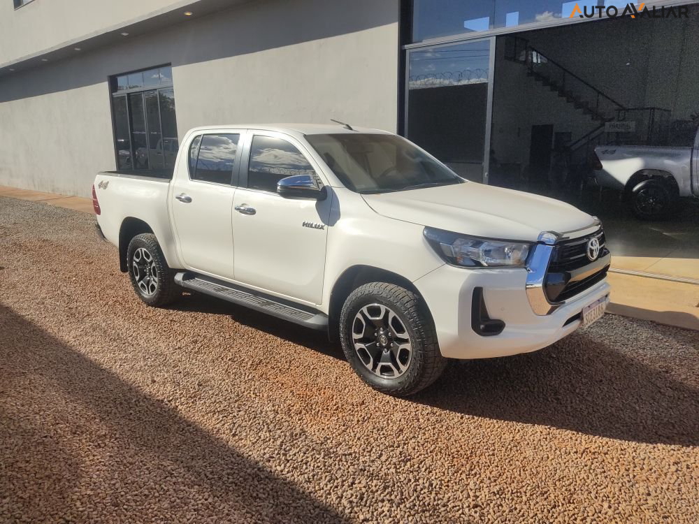 TOYOTA HILUX 2.8 D-4D TURBO DIESEL CD SRV 4X4 AUTOMÁTICO