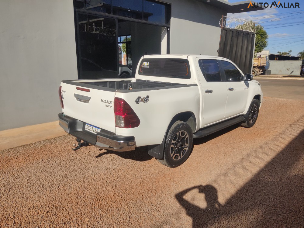 TOYOTA HILUX 2.8 D-4D TURBO DIESEL CD SRV 4X4 AUTOMÁTICO