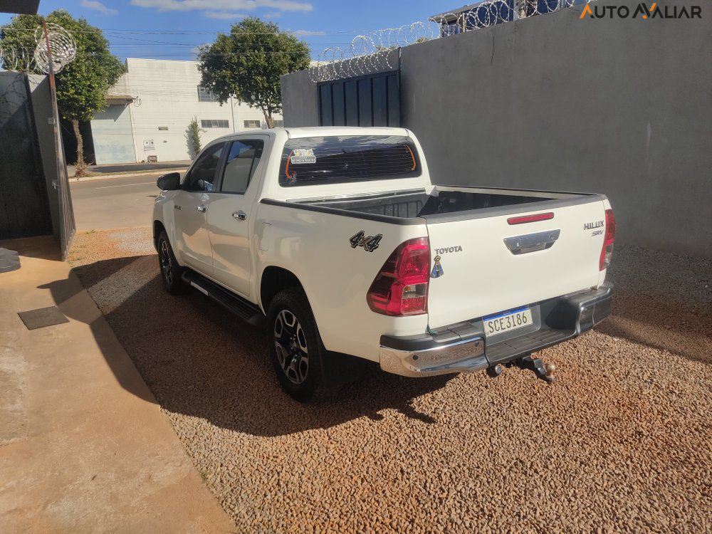 TOYOTA HILUX 2.8 D-4D TURBO DIESEL CD SRV 4X4 AUTOMÁTICO