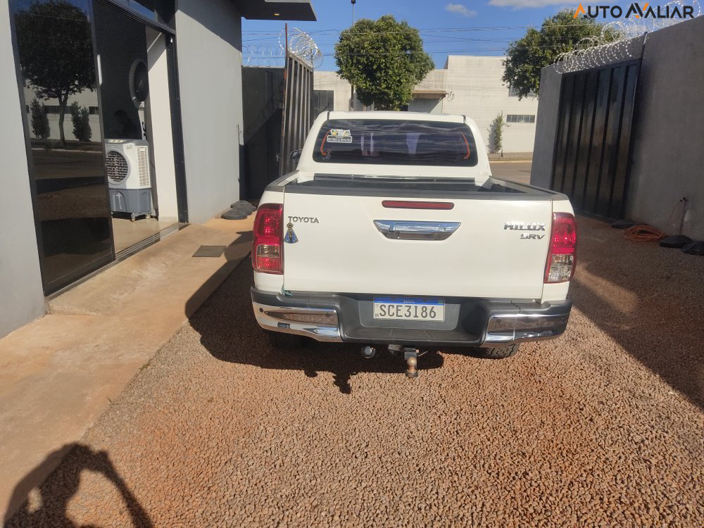 TOYOTA HILUX 2.8 D-4D TURBO DIESEL CD SRV 4X4 AUTOMÁTICO