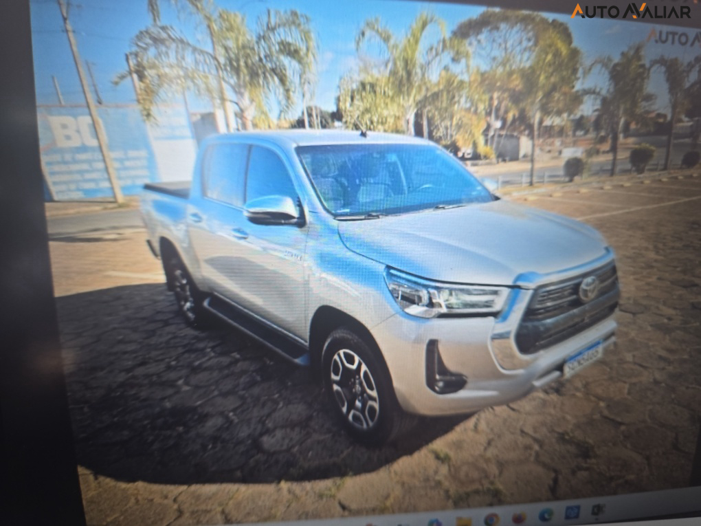 TOYOTA HILUX 2.8 D-4D TURBO DIESEL CD SRX 4X4 AUTOMÁTICO