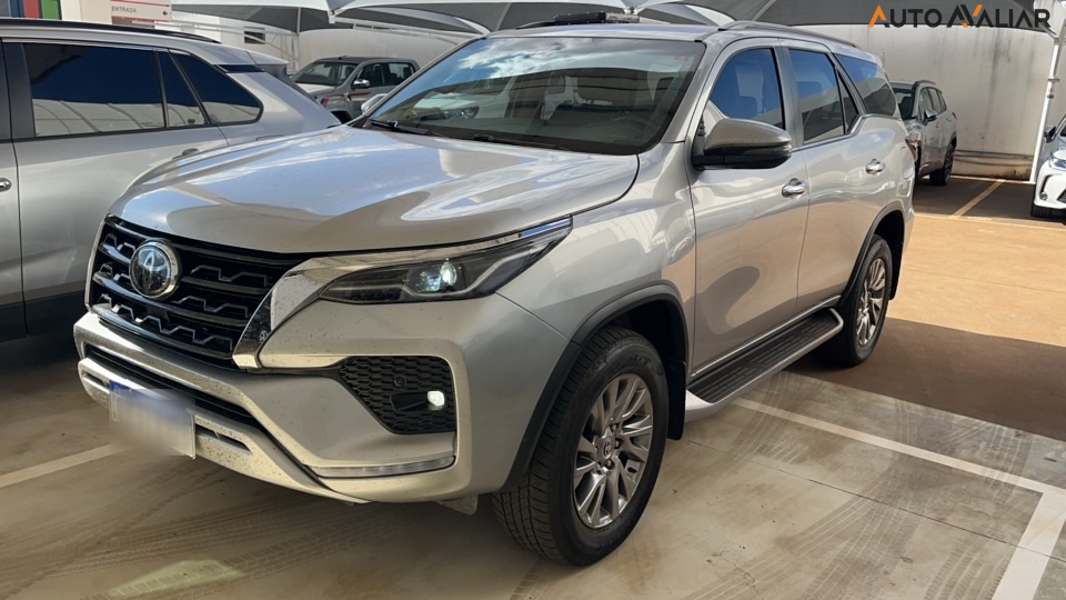 TOYOTA HILUX SW4 2.8 D-4D TURBO DIESEL SRX 4X4 AUTOMÁTICO
