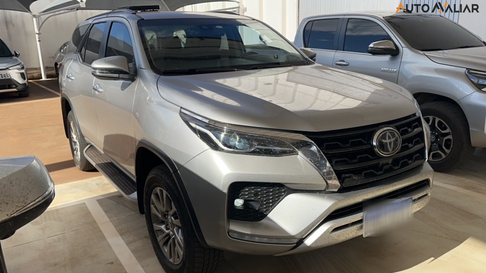 TOYOTA HILUX SW4 2.8 D-4D TURBO DIESEL SRX 4X4 AUTOMÁTICO