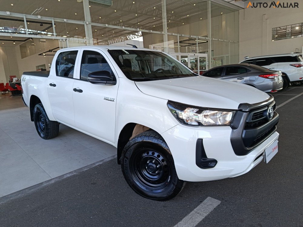TOYOTA HILUX 2.8 D-4D TURBO DIESEL CD POWER PACK 4X4 MANUAL