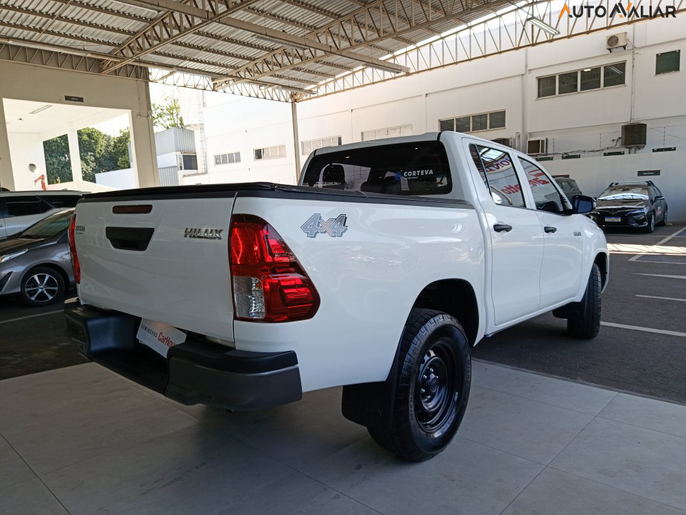 TOYOTA HILUX 2.8 D-4D TURBO DIESEL CD POWER PACK 4X4 MANUAL