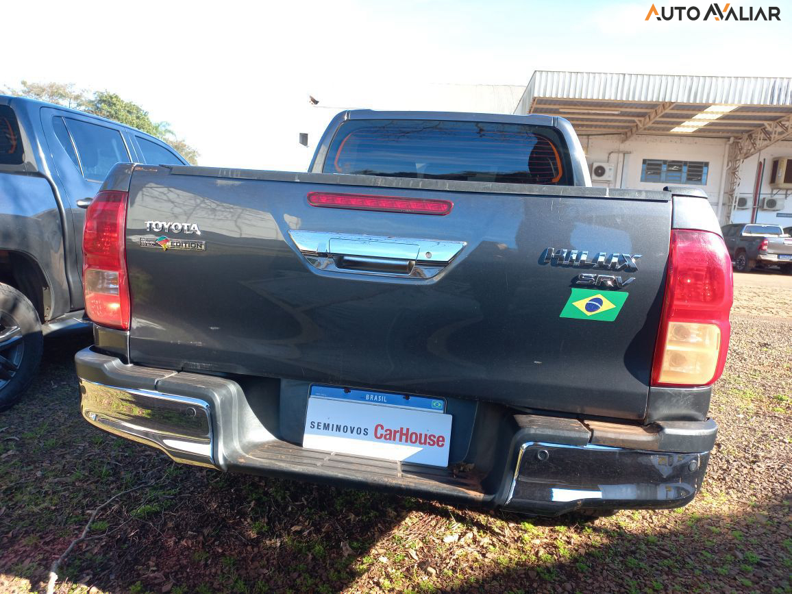 TOYOTA HILUX 2.8 D-4D TURBO DIESEL CD SRV 4X4 AUTOMÁTICO