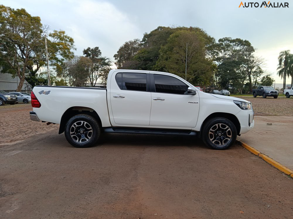 TOYOTA HILUX 2.8 D-4D TURBO DIESEL CD SRV 4X4 AUTOMÁTICO