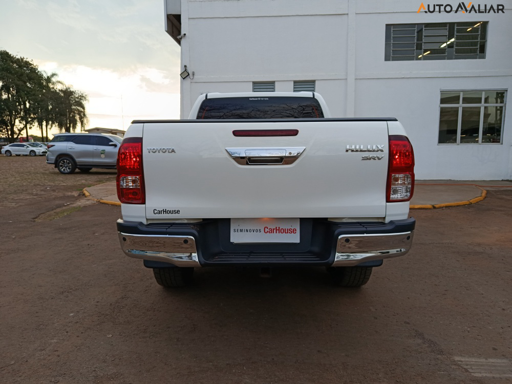 TOYOTA HILUX 2.8 D-4D TURBO DIESEL CD SRV 4X4 AUTOMÁTICO