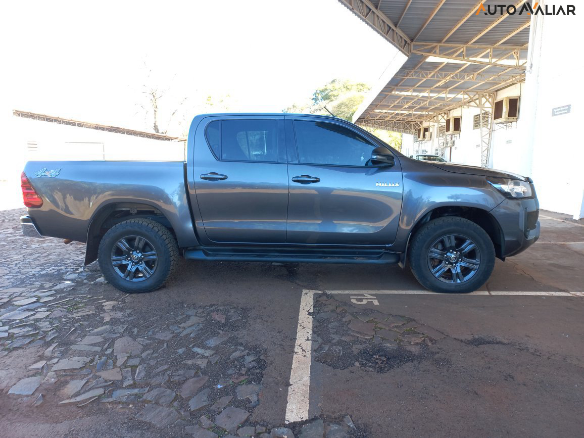 TOYOTA HILUX 2.8 D-4D TURBO DIESEL CD SR 4X4 AUTOMÃTICA