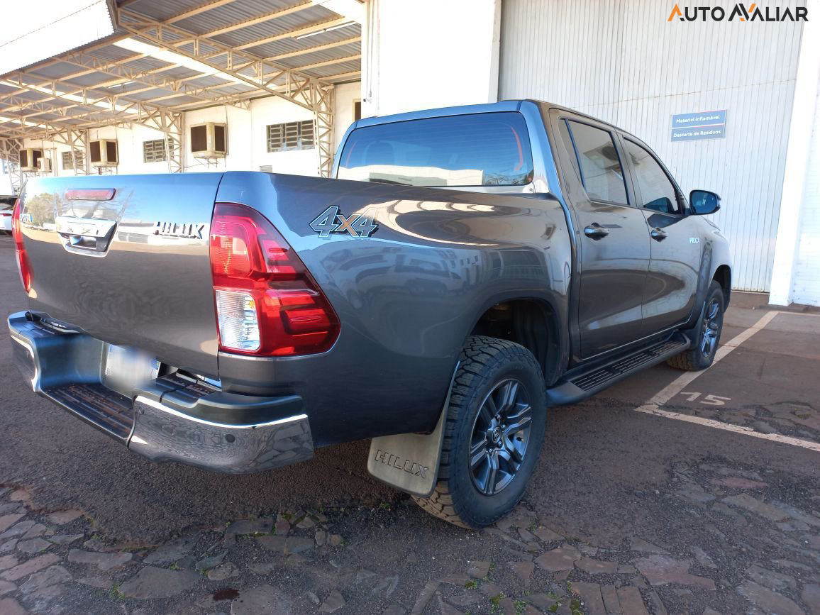 TOYOTA HILUX 2.8 D-4D TURBO DIESEL CD SR 4X4 AUTOMÃTICA