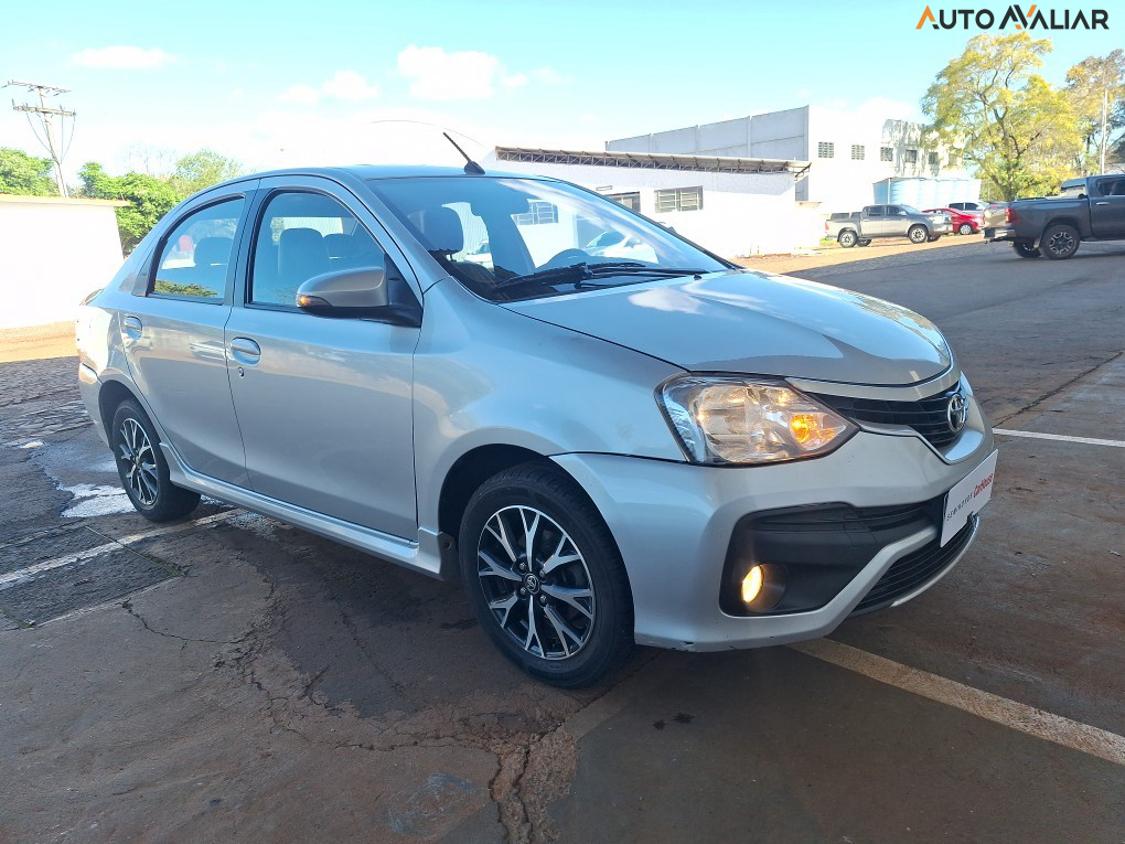 TOYOTA ETIOS 1.5 PLATINUM SEDAN 16V FLEX 4P AUTOMATICO