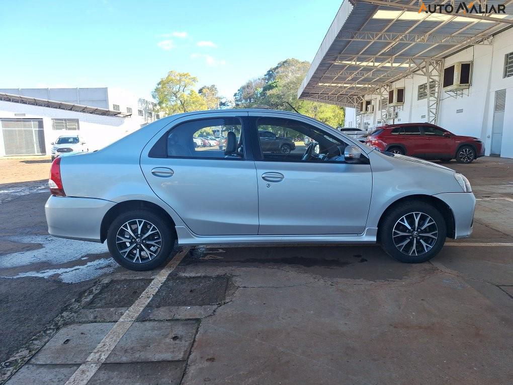 TOYOTA ETIOS 1.5 PLATINUM SEDAN 16V FLEX 4P AUTOMATICO