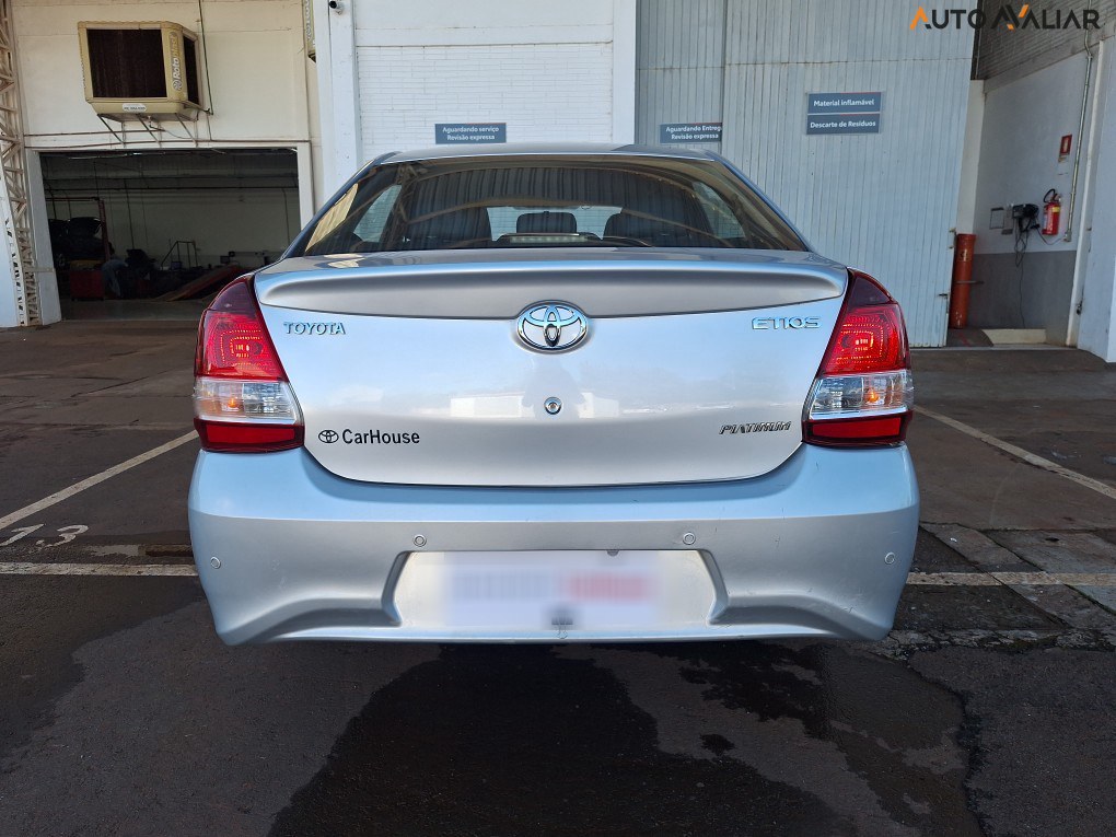 TOYOTA ETIOS 1.5 PLATINUM SEDAN 16V FLEX 4P AUTOMATICO