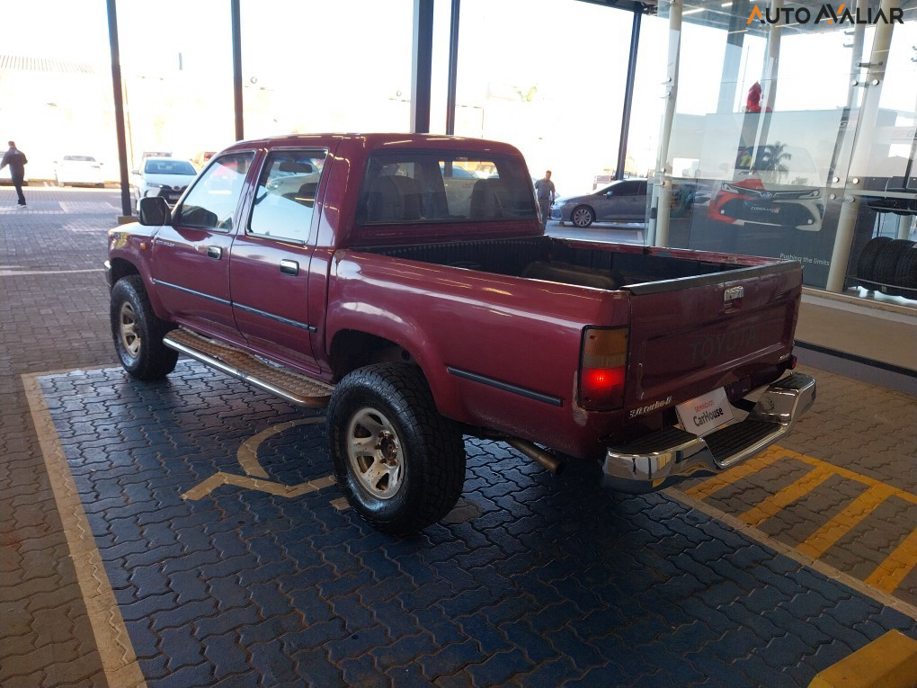 TOYOTA HILUX 3.0 SRV 4X4 CD 16V TURBO DIESEL 4P MANUAL