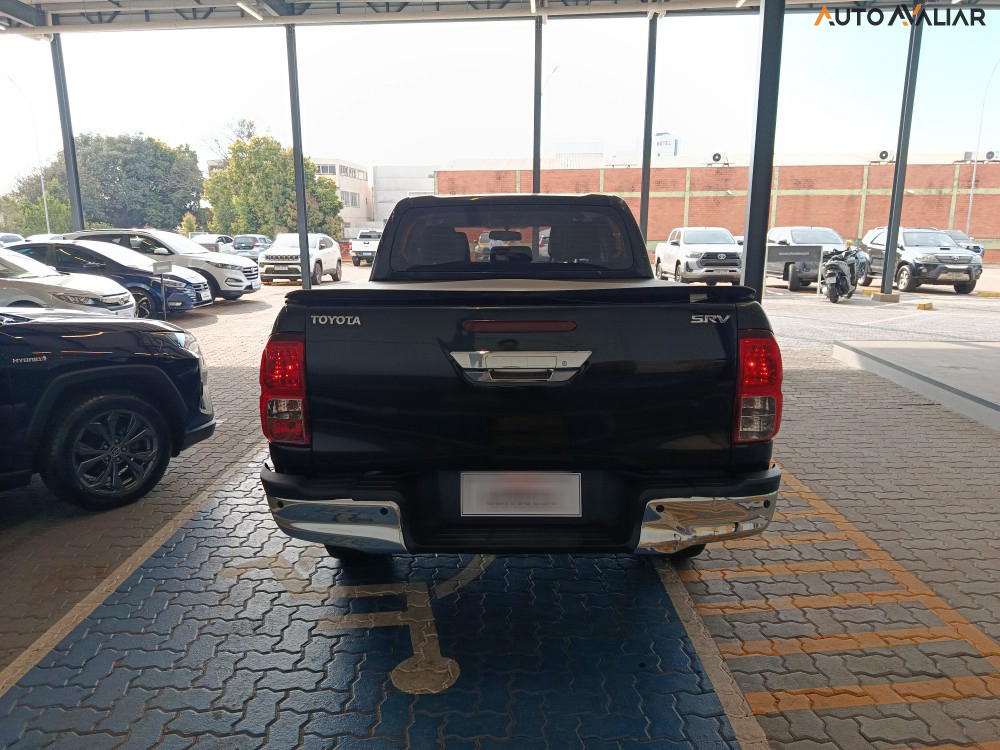 TOYOTA HILUX 2.8 D-4D TURBO DIESEL CD SRV 4X4 AUTOMÁTICO