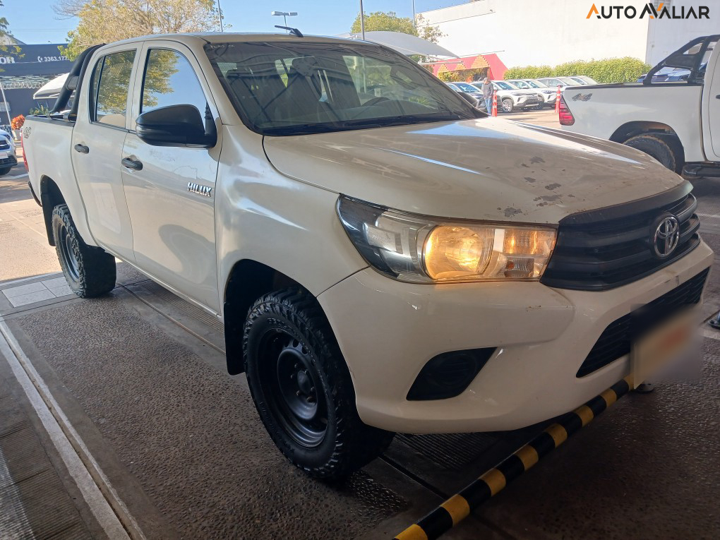 TOYOTA HILUX 2.8 POWER PACK 4X4 CD 16V DIESEL 4P MANUAL
