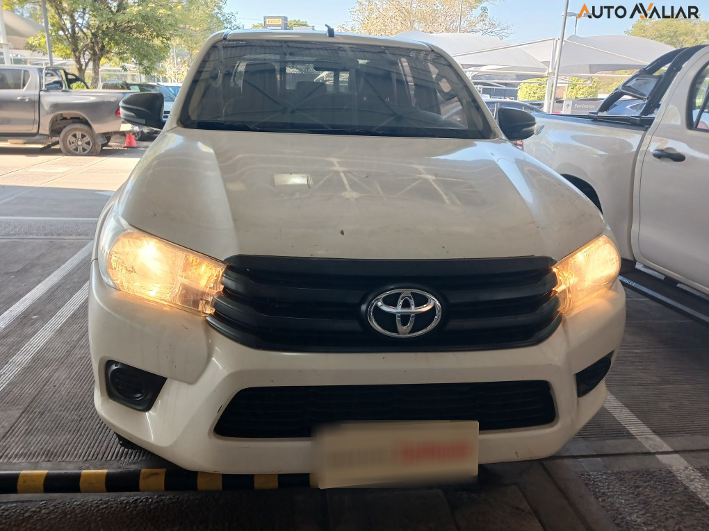TOYOTA HILUX 2.8 POWER PACK 4X4 CD 16V DIESEL 4P MANUAL