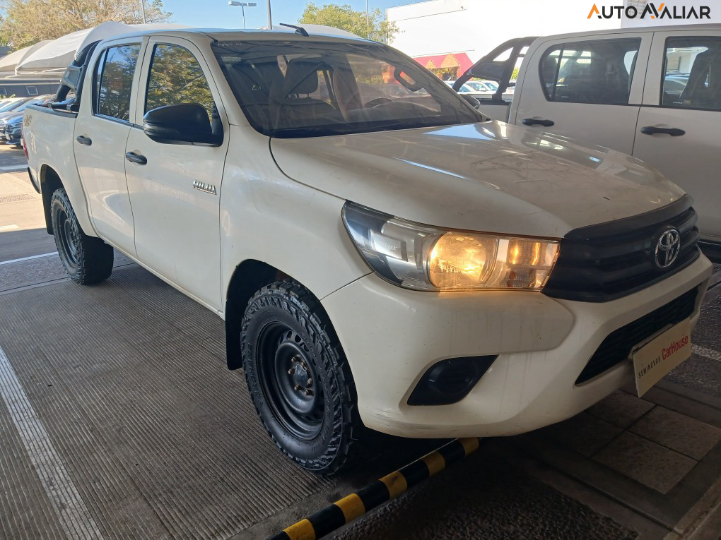 TOYOTA HILUX 2.8 POWER PACK 4X4 CD 16V DIESEL 4P MANUAL