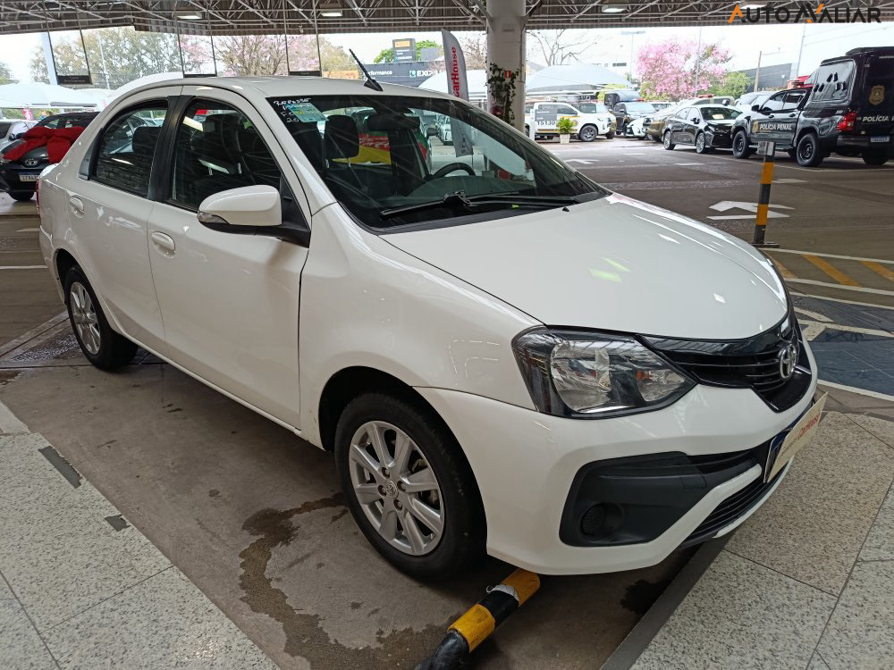 TOYOTA ETIOS 1.5 X PLUS SEDAN 16V FLEX 4P AUTOMATICO