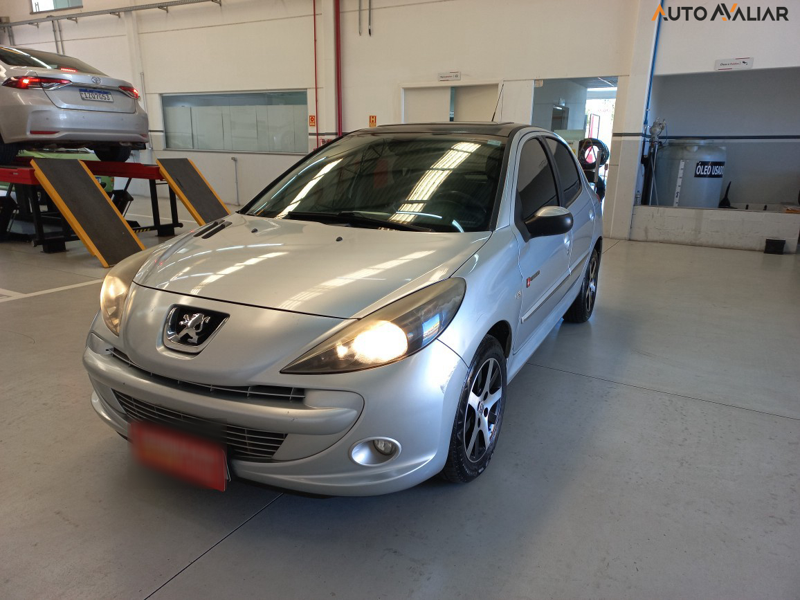 PEUGEOT 207 - CHERY QQ