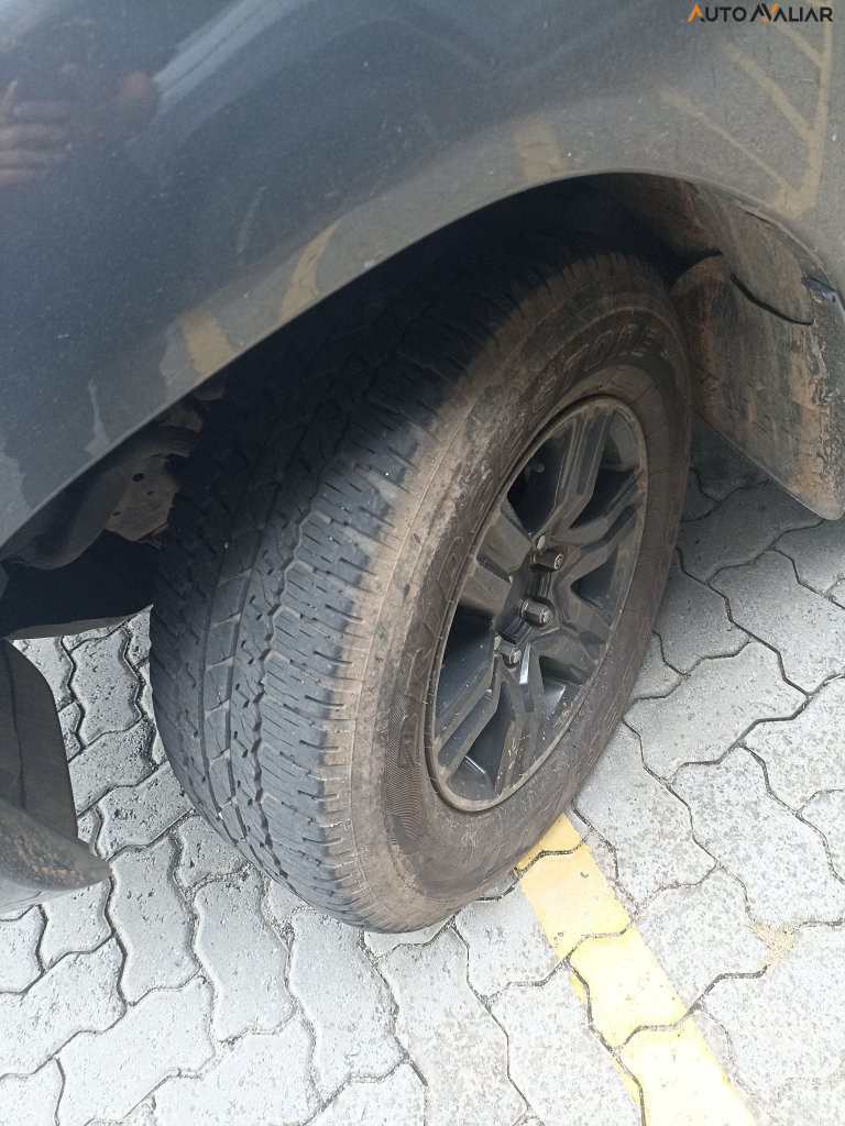 TOYOTA HILUX 2.8 D-4D TURBO DIESEL CD SR 4X4 AUTOM&Aacute;TICA