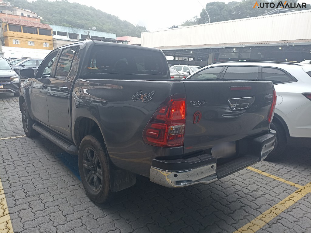 TOYOTA HILUX 2.8 D-4D TURBO DIESEL CD SR 4X4 AUTOM&Aacute;TICA