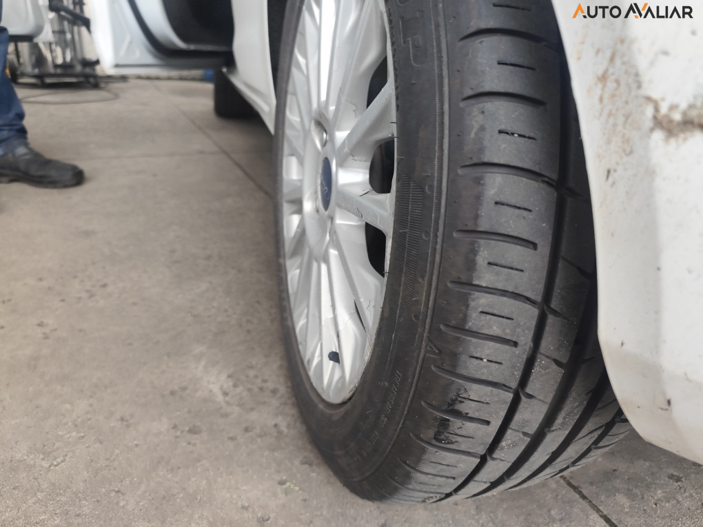 FORD FIESTA 1.6 TITANIUM HATCH 16V FLEX 4P POWERSHIFT