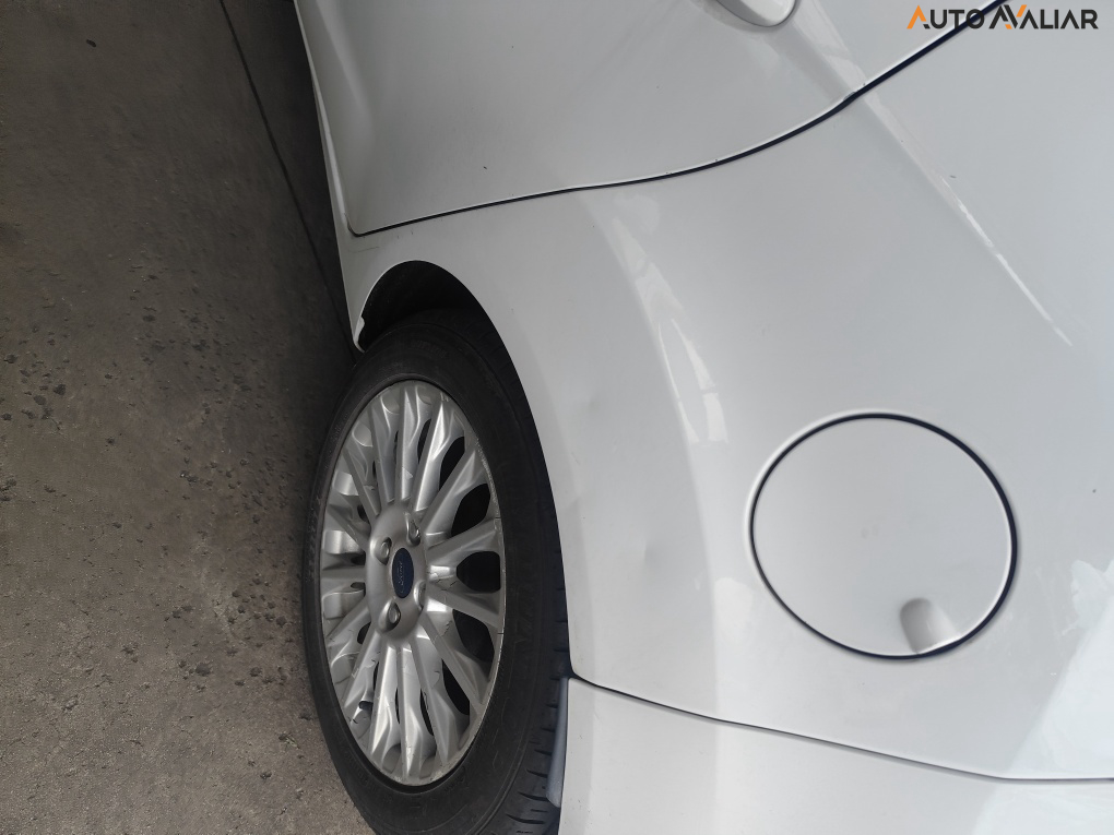 FORD FIESTA 1.6 TITANIUM HATCH 16V FLEX 4P POWERSHIFT