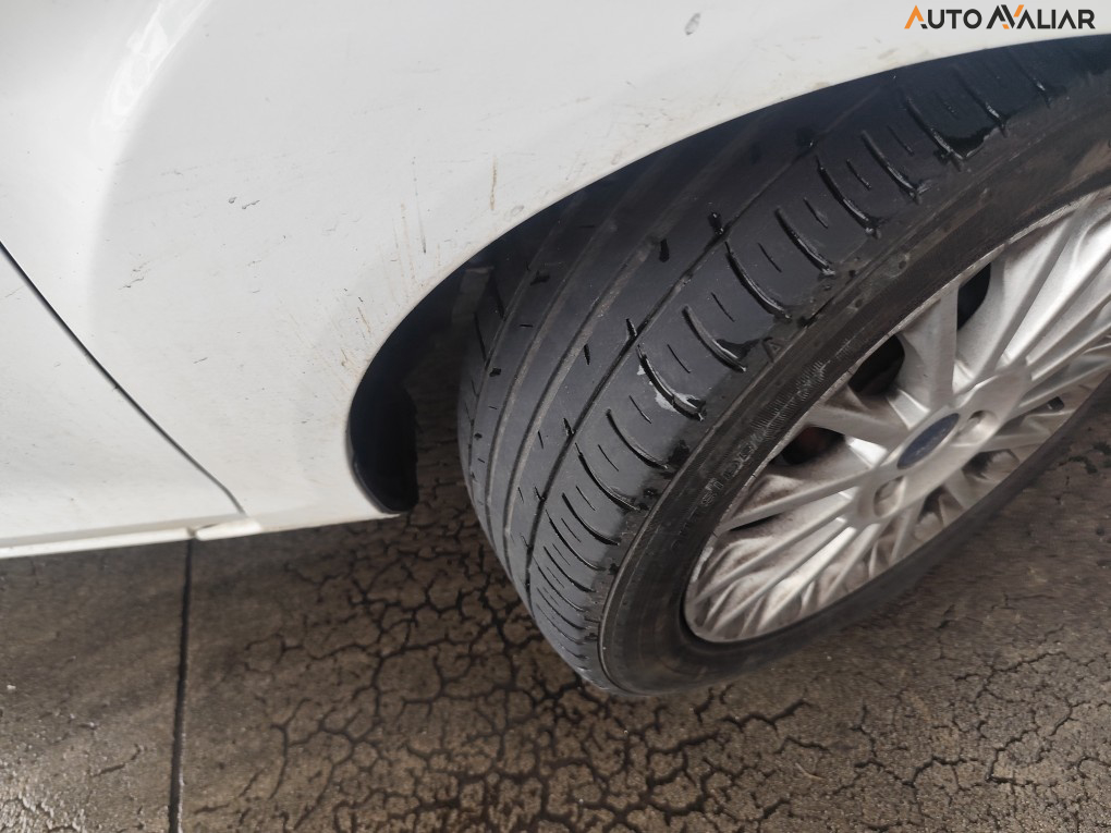 FORD FIESTA 1.6 TITANIUM HATCH 16V FLEX 4P POWERSHIFT