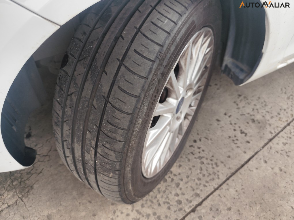 FORD FIESTA 1.6 TITANIUM HATCH 16V FLEX 4P POWERSHIFT