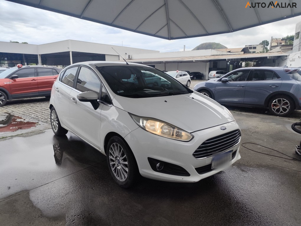 FORD FIESTA 1.6 TITANIUM HATCH 16V FLEX 4P POWERSHIFT