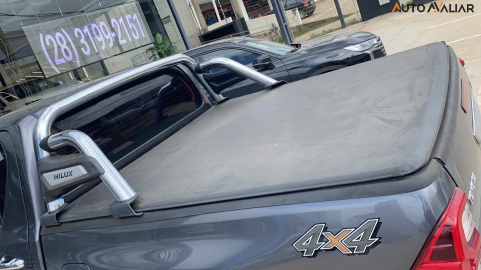 TOYOTA HILUX 2.8 D-4D TURBO DIESEL CD SRX 4X4 AUTOM&Aacute;TICO