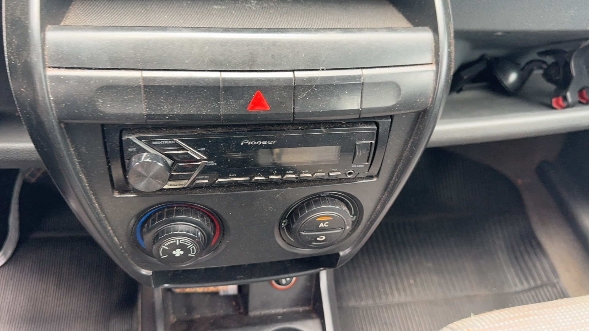 VOLKSWAGEN FOX 1.6 MI 8V FLEX 4P MANUAL