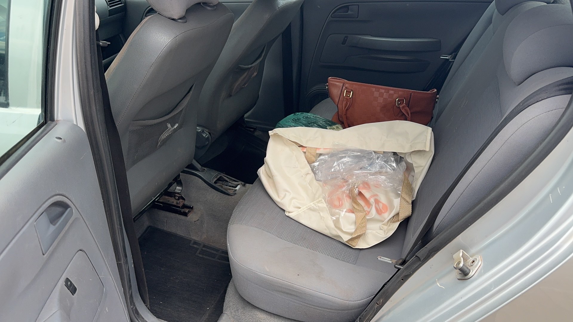 VOLKSWAGEN FOX 1.6 MI 8V FLEX 4P MANUAL