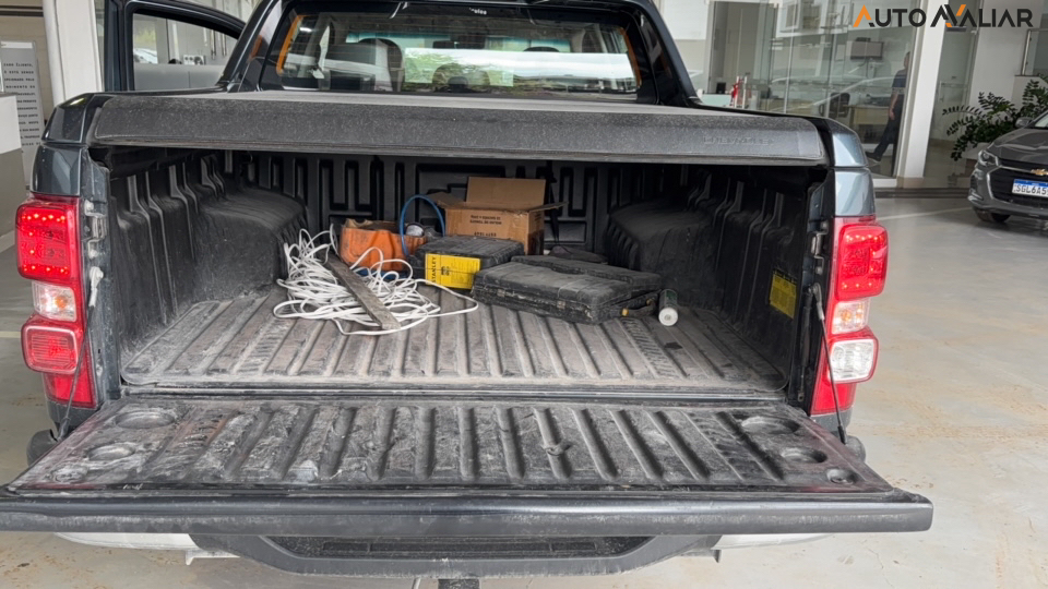 CHEVROLET S10 2.8 16V TURBO DIESEL HIGH COUNTRY CD 4X4 AUTOM&Aacute;TICO