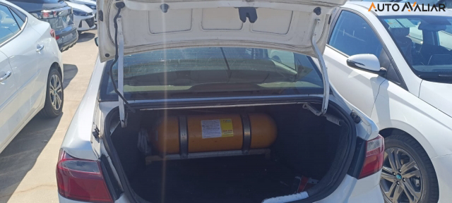 VOLKSWAGEN VOYAGE 1.6 MI COMFORTLINE 8V FLEX 4P MANUAL