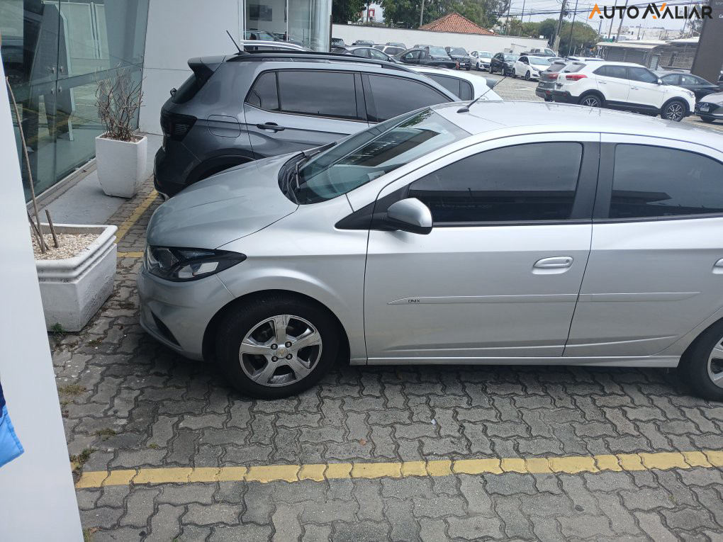 CHEVROLET ONIX 1.4 MPFI LT 8V FLEX 4P AUTOMATICO