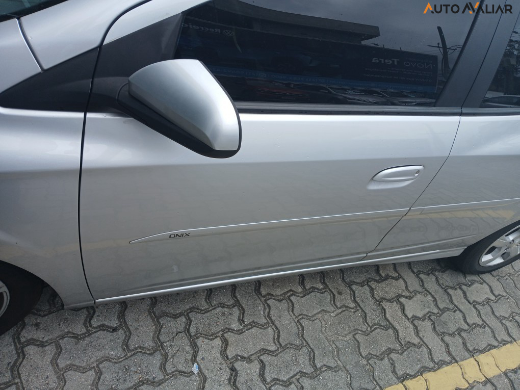 CHEVROLET ONIX 1.4 MPFI LT 8V FLEX 4P AUTOMATICO
