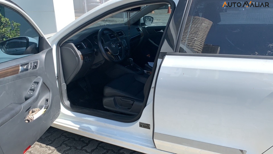 VOLKSWAGEN JETTA 2.0 COMFORTLINE FLEX 4P TIPTRONIC