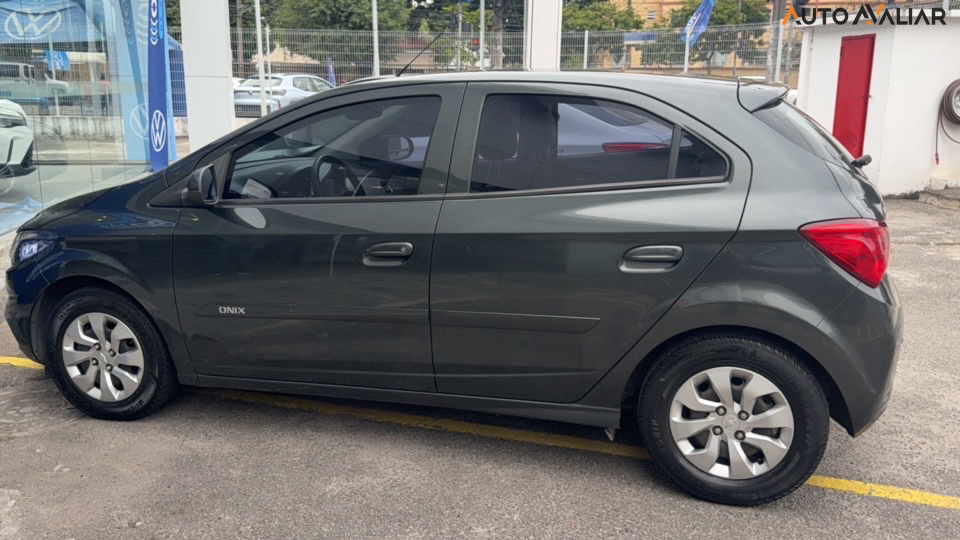 CHEVROLET ONIX 1.0 MPFI LT 8V FLEX 4P MANUAL