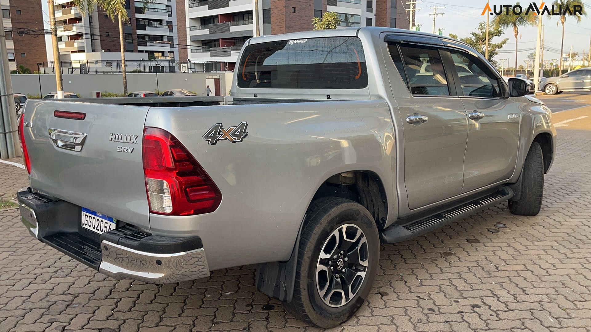 TOYOTA HILUX 2.8 D-4D TURBO DIESEL CD SRV 4X4 AUTOMÁTICO
