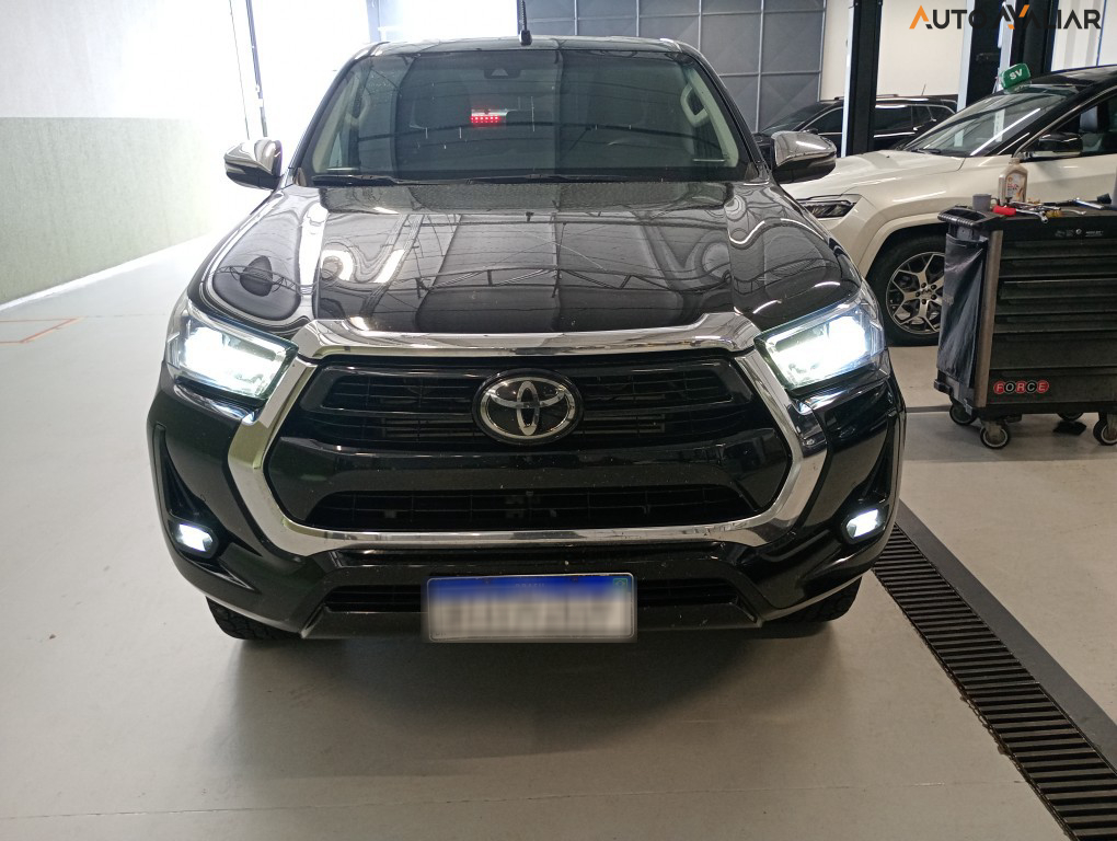 TOYOTA HILUX 2.8 D-4D TURBO DIESEL CD SRX 4X4 AUTOMÁTICO