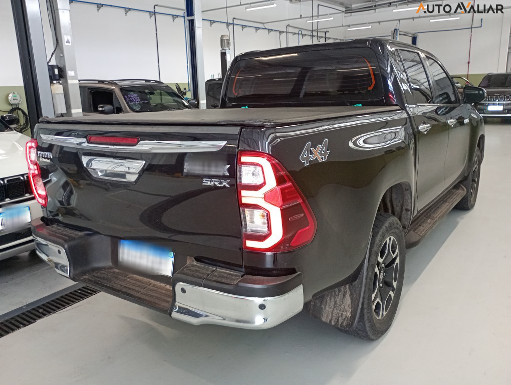 TOYOTA HILUX 2.8 D-4D TURBO DIESEL CD SRX 4X4 AUTOMÁTICO