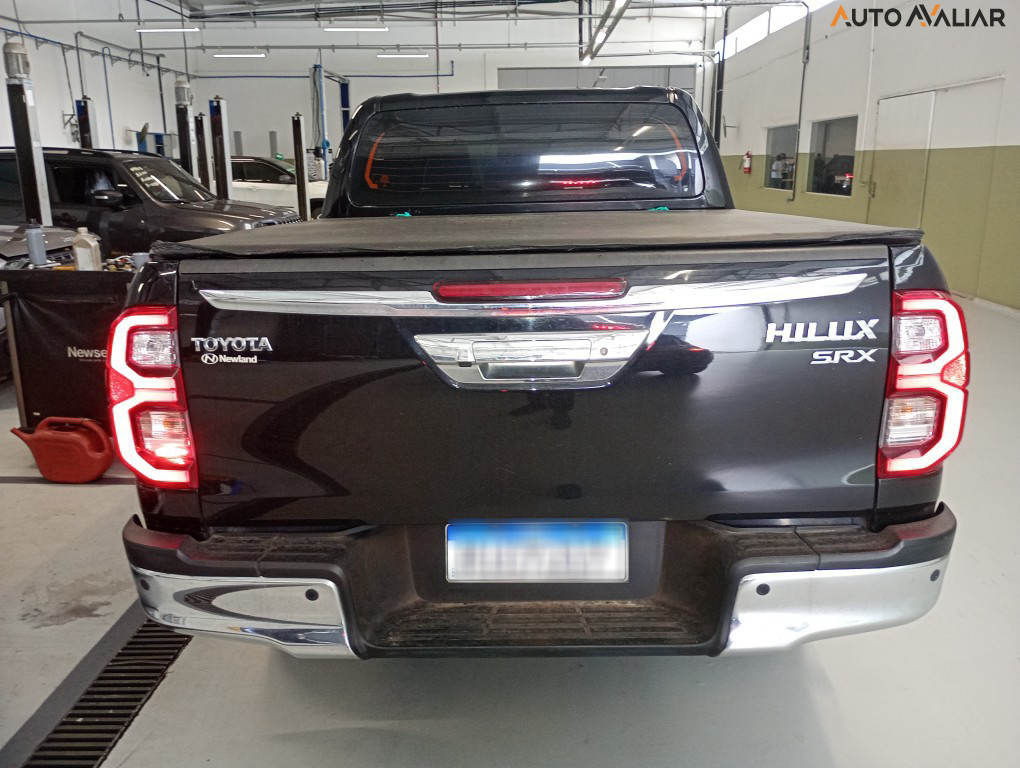TOYOTA HILUX 2.8 D-4D TURBO DIESEL CD SRX 4X4 AUTOMÁTICO