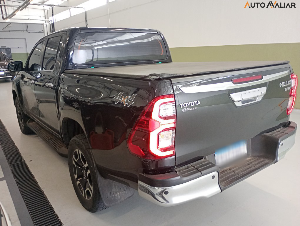 TOYOTA HILUX 2.8 D-4D TURBO DIESEL CD SRX 4X4 AUTOMÁTICO