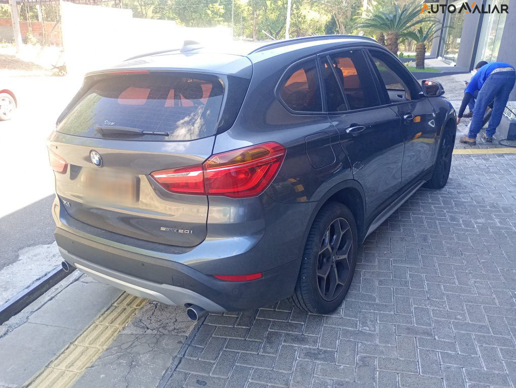 BMW X1 2.0 16V TURBO ACTIVEFLEX SDRIVE20I 4P AUTOMATICO