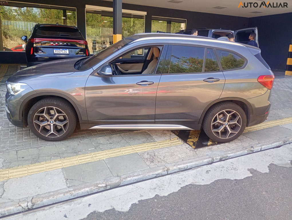 BMW X1 2.0 16V TURBO ACTIVEFLEX SDRIVE20I 4P AUTOMATICO