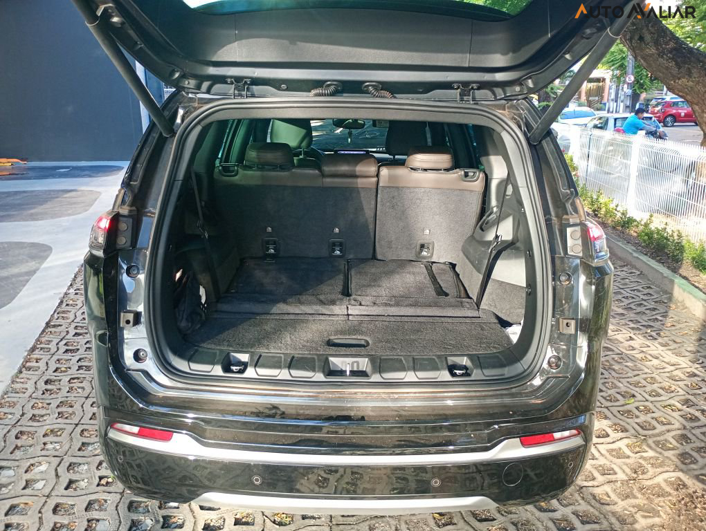 JEEP COMMANDER 2.0 TD380 TURBO DIESEL OVERLAND AT9